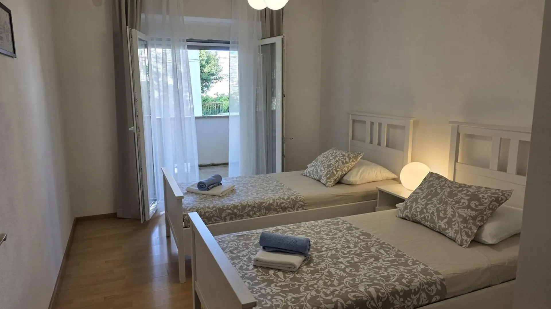 Apartmani Eta Pag Town 0*,  Κροατία